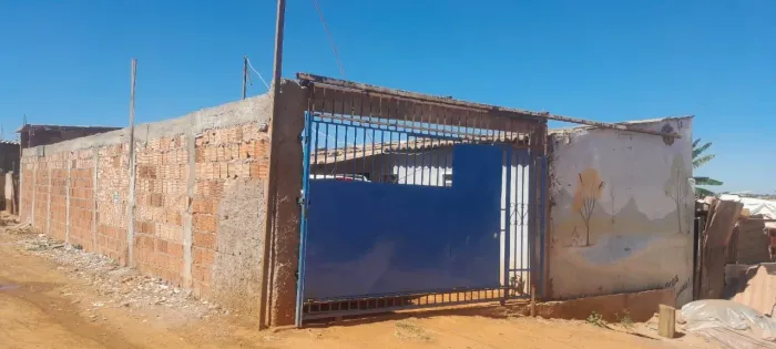 Vendo casa no núcleo rural monjolo chácara 03/04 casa 02