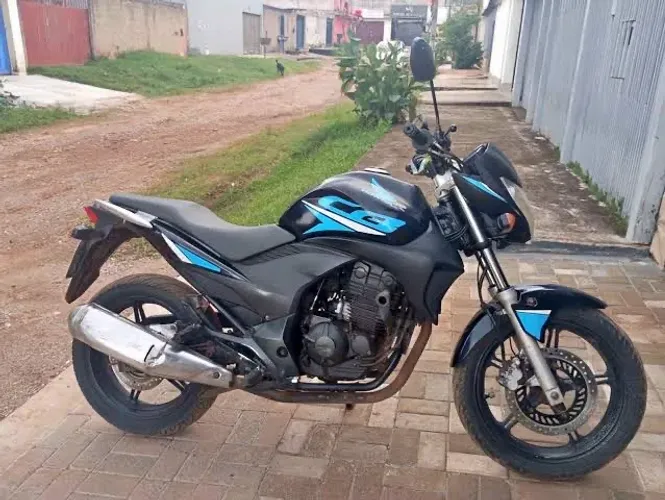Vendo cb300 apenas 1 ano de uso