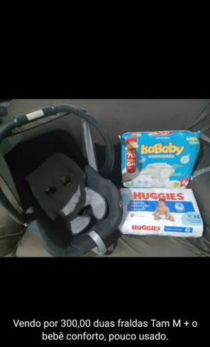 Bebê conforto + essas duas fraldas tamanho M