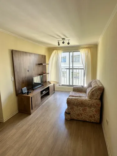 Quarto em Apto Mobiliado | Condomínio c/ Academia | Tudo Incluso (R$ 1.300)