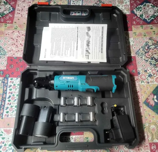 Chave catraca elétrica 3/8 12 v baterias recarregável kit cor azul 