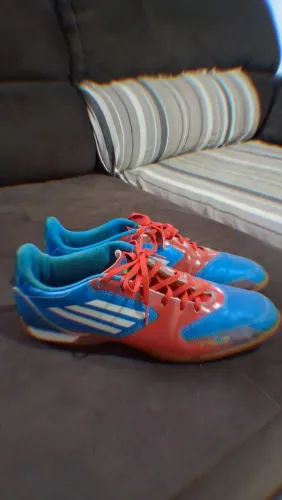 Chuteira Adidas