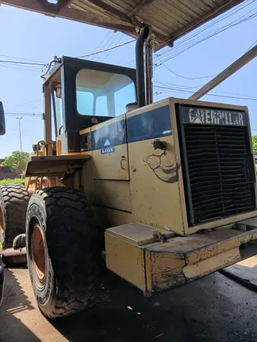Carregadeira caterpillar