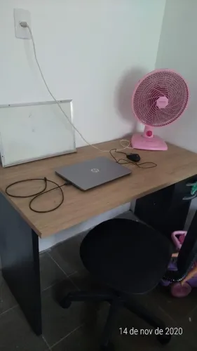Mesa de Escritório com 2 gavetas - Usada Execelente
