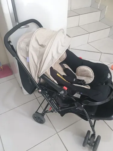 Carrinho de bebê+ bebê conforto 