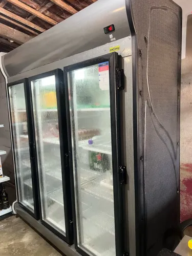 Vendo Frizer muito boa semi nova 6.5000
