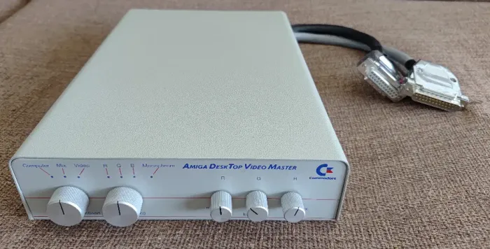 Genlock p/ Edição de Vídeo Commodore Amiga Desktop Video Master - Não Testado