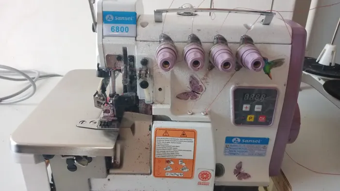 Máquina overloque 4 fios 