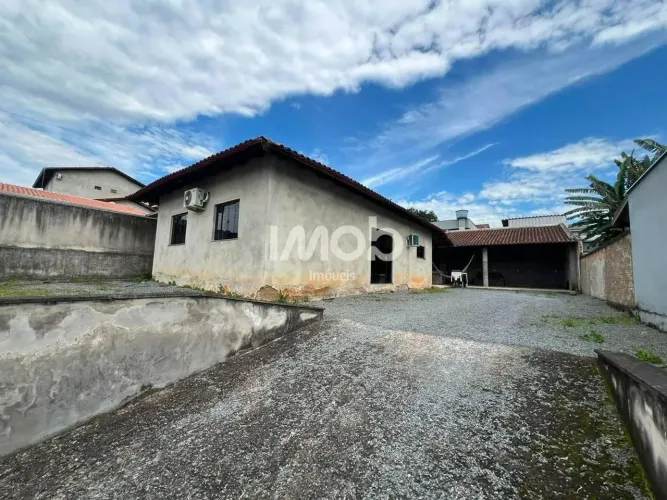 CASA COM 3 QUARTOS - TIFA MARTINS