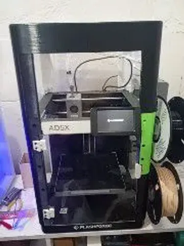 Empressora 3D flashforge AD5x já com kit de fechamento 