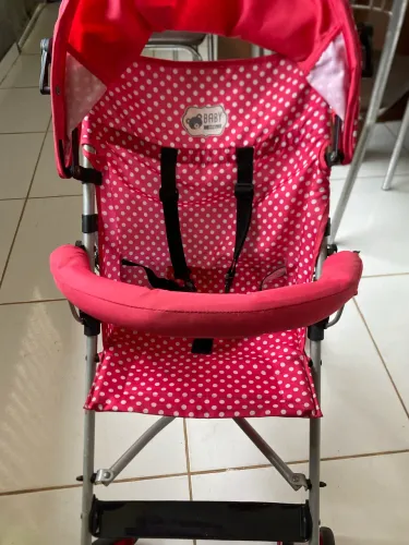 Carrinho de bebê conservado