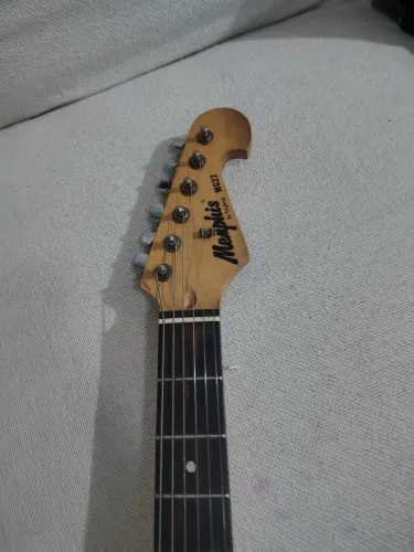 Guitarra menphis tagima