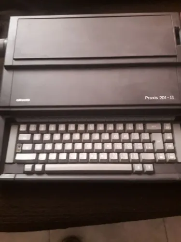 Máquina de escrever Olivertti