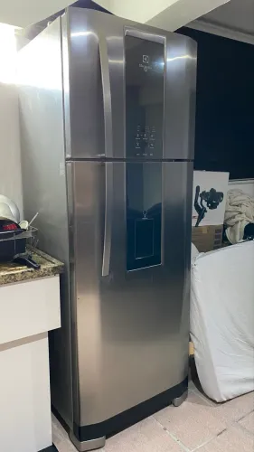 Geladeira Electrolux com dispenser