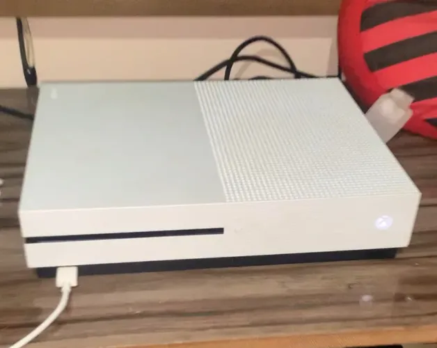 Vendo ou troco, vídeo game está em perfeito estado, com 1 controle