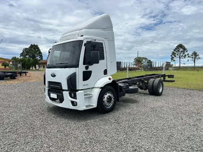 Ford Cargo 1519 ano 2013 toco - filé n atego atron worker constelation 1719 1722 17180