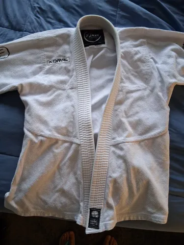 Kimono Koral, modelo Flow, A1, branco, em bom estado