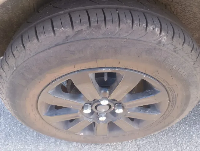 VENDO JOGO DE RODAS COMPLETO 185/70 R14