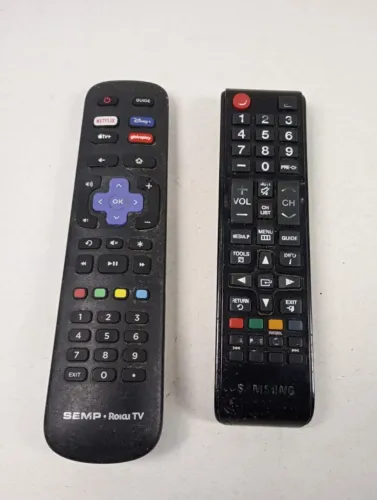 Lote 2 Controles Remotos Originais (Samsung + Semp Roku TV) - Não Funcionam / No Estado