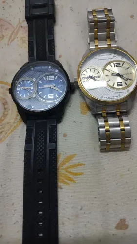 Vendo 2 relógios por 400,00