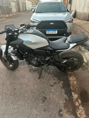 Vendo mt07 2026 com 8.000km. Único dono .
