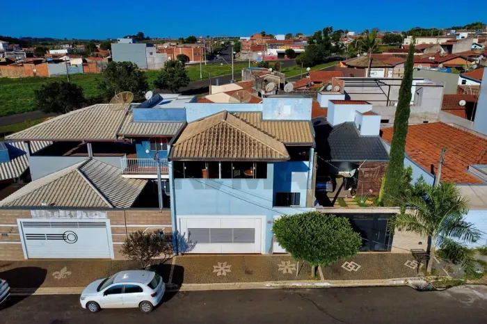 Casa à venda no Jardim do Lago em Conchal SP com 4 quartos 1 suíte - 3 banheiros com plane