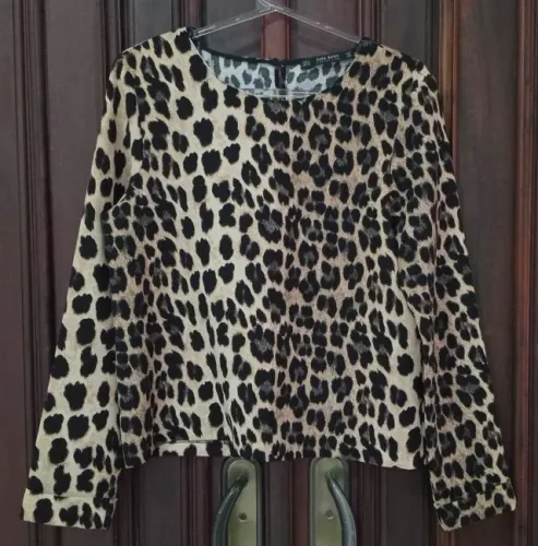 Usado Desapego Blusa Zara Animal Print tamanho M equivalente com 38