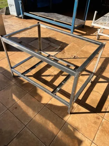 Base de mesa toda em inox 1,20x0,76x0,76 serve também para fornos e fogões ind. semi nova