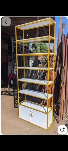 Estantes de metalon para deixar sua loja top.