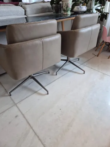 Vendo conjunto de lindas poltronas de couro