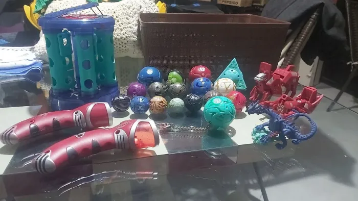lote bakugans - 18 peças + 1 estojo, 2 lançadores e mini estátua