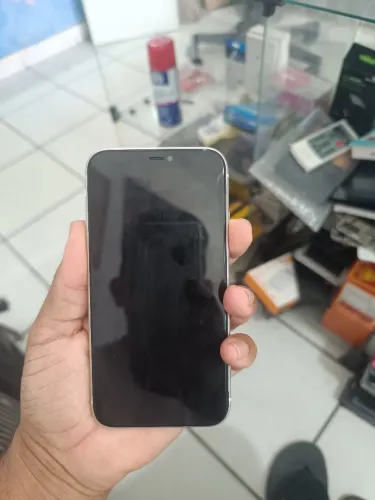 iPhone 11 pra vender vai com carregar película e duas capa