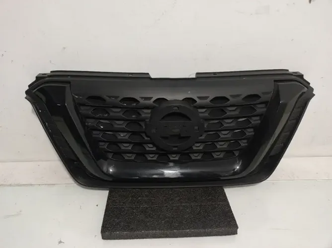 Grade Nissan kickis preta//leve detalhe 