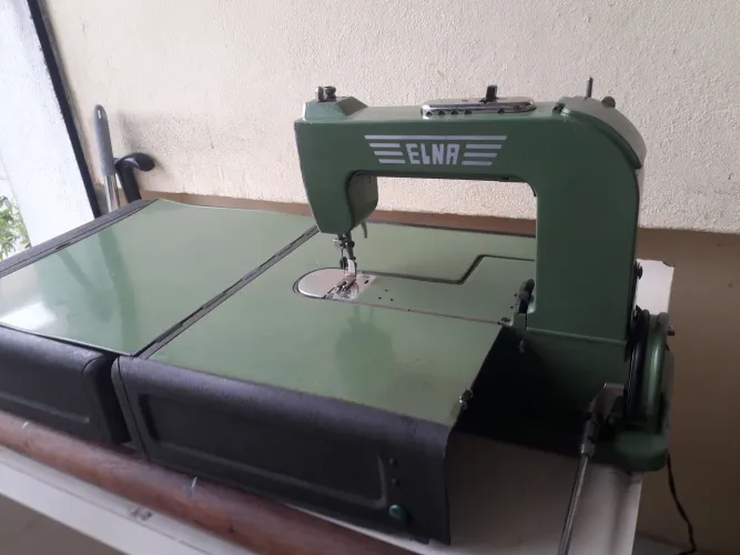 Máquina de costura Elna