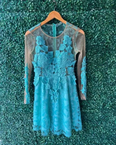 VESTIDO VERDE DE RENDA