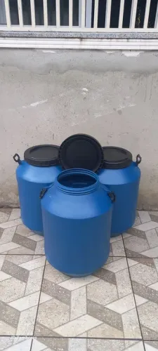 Galão barril leiteira plástica 50litros com alças e tampa de rosca 
