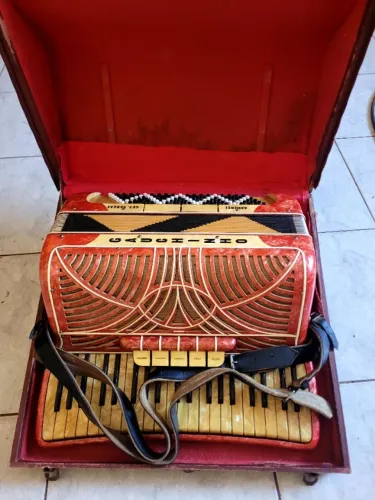 Acordeon de 120 Baixos (Getúlio Vargas)