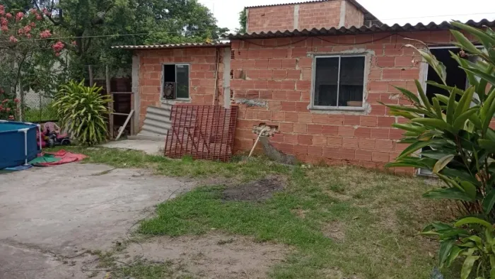 casa com almplo quintal proximo a praça do 34