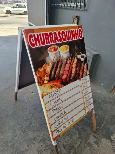 Kit churrasco ( 6 mesas + 24 cadeiras + Churrasqueira + Placa + Isopor