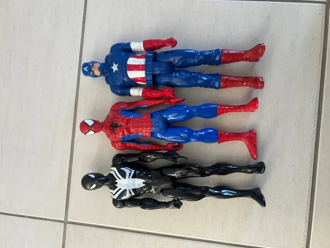 Bonecos Super-Heróis: Capitão América, Homem-Aranha e Venom