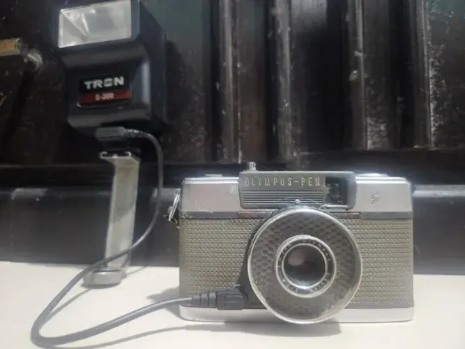 Olympus Pen EE Câmera Analógica Fotográfica com flash TRON S-200