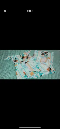 Vestido estampado com detalhes charmosos