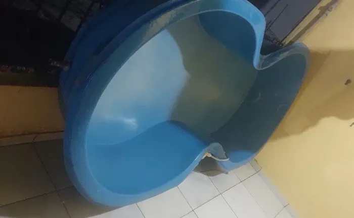 Piscina de fibra 1.000litros vai junto filtro para purificar água e já cm alavanca