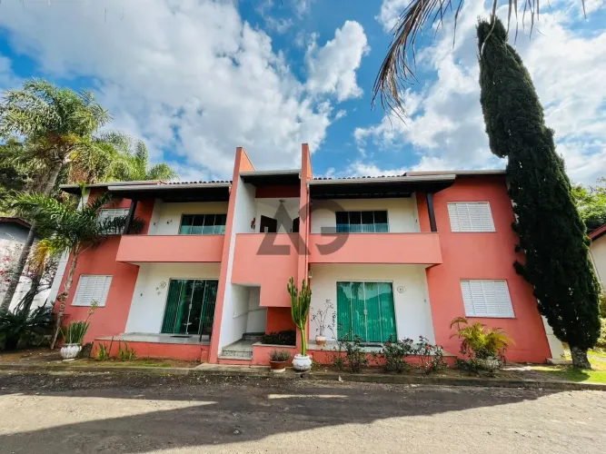 Casa | Suíte, Quintal e Lazer Completo | Condomínio Fechado | em Serra Negra-SP