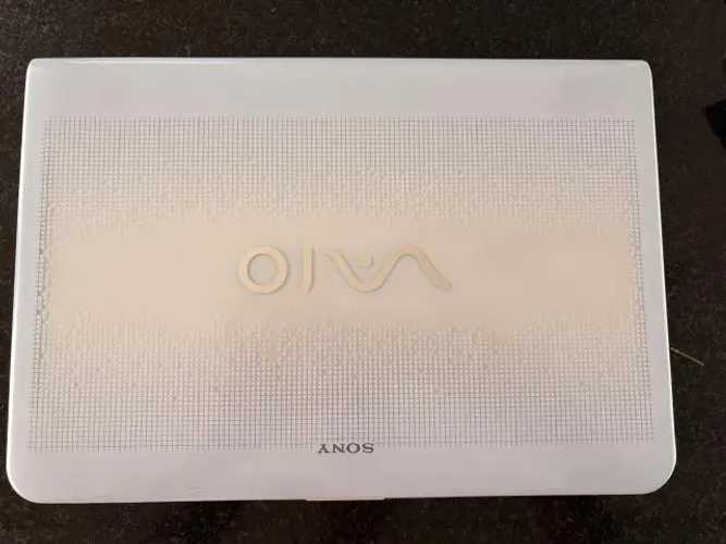 Laptop Sony VAIO PCG-61312X - Design Icônico, Performance Fluida