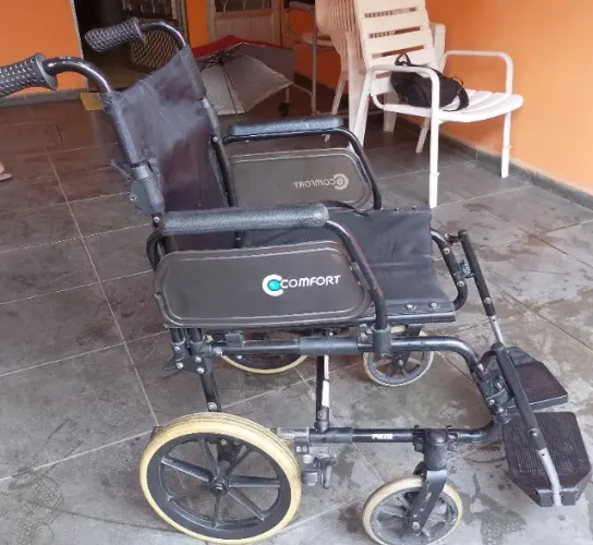 Cadeira de rodas dobrável