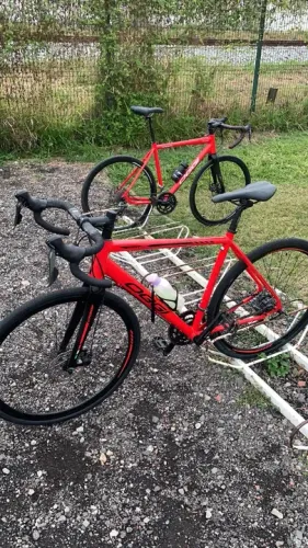 Bike Speed OGGI Velloce Disc 2022 - Premium Italiana + Sapatilha Specialized