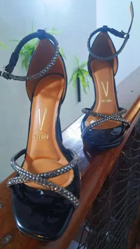 Sandália Vizzano Preta com Strass - Nova!