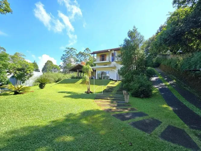 Casa em condomínio na Granja viana!!!