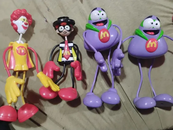 Bonecos McDonald's coleção turma do McDonald's 2003